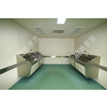不锈钢医用洗手池外观简洁，耐腐蚀、抗晶间腐蚀